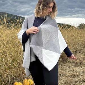 SIVO OGRINJALO/PONČO IZ DEBELEJŠEGA MATERIAL - slika 4